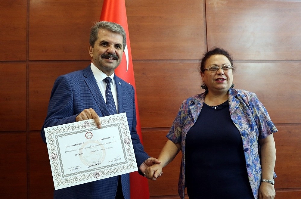 Antalya Milletvekilleri mazbatalarını aldı