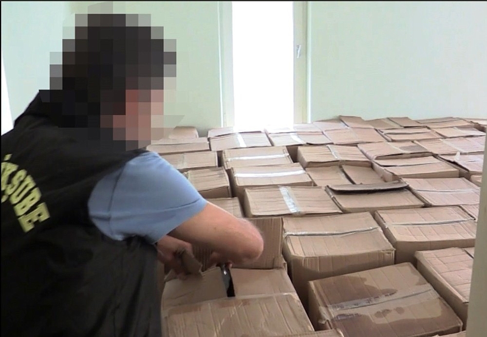 Antalya'da 4 bin 500 litre taklit zeytinyağı ele geçirildi! (Videolu)