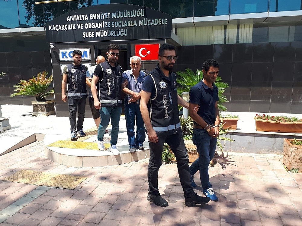 Antalya'da aranan 17 kişi yakalandı!