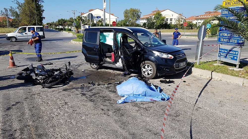 Antalya'da feci kaza: 1 ölü, 2 yaralı!