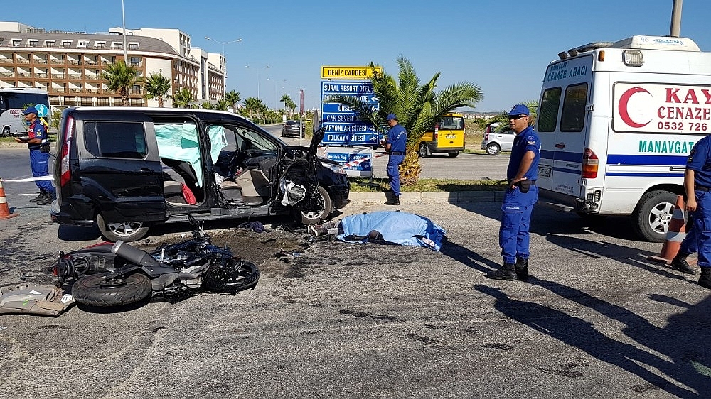 Antalya'da feci kaza: 1 ölü, 2 yaralı!