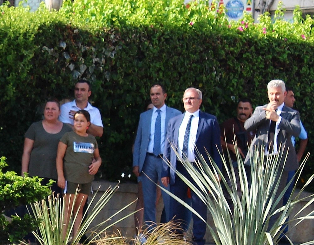 Antalya'da iş hanında yangın paniği!