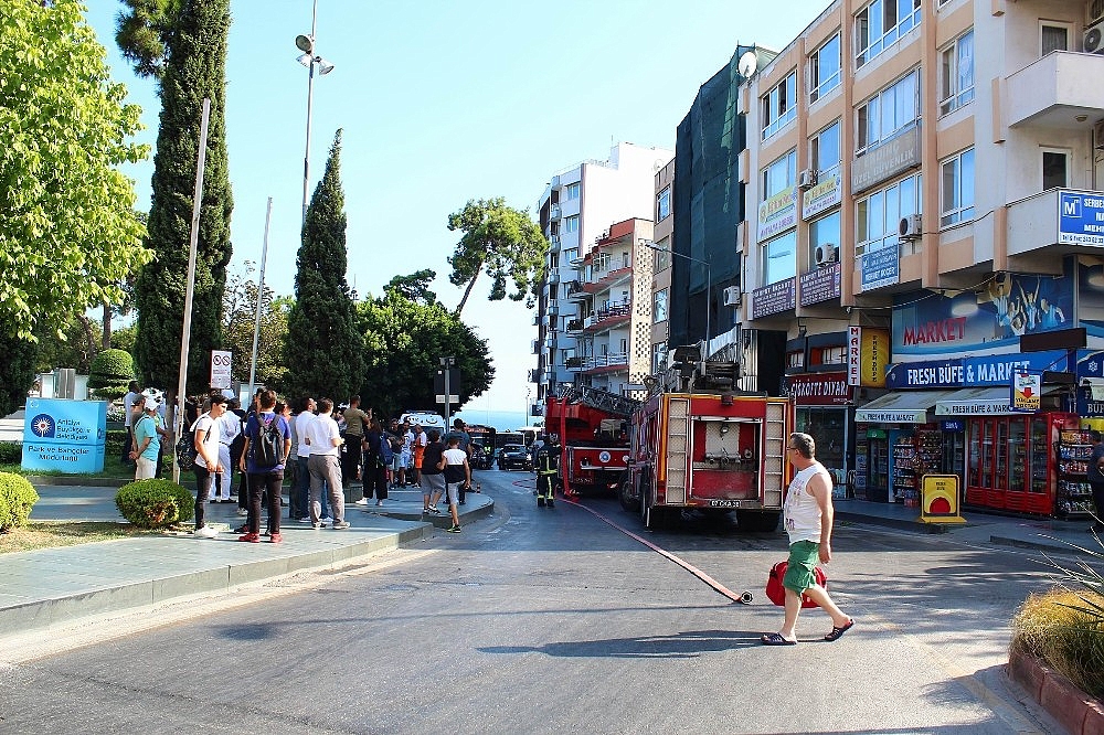 Antalya'da iş hanında yangın paniği!