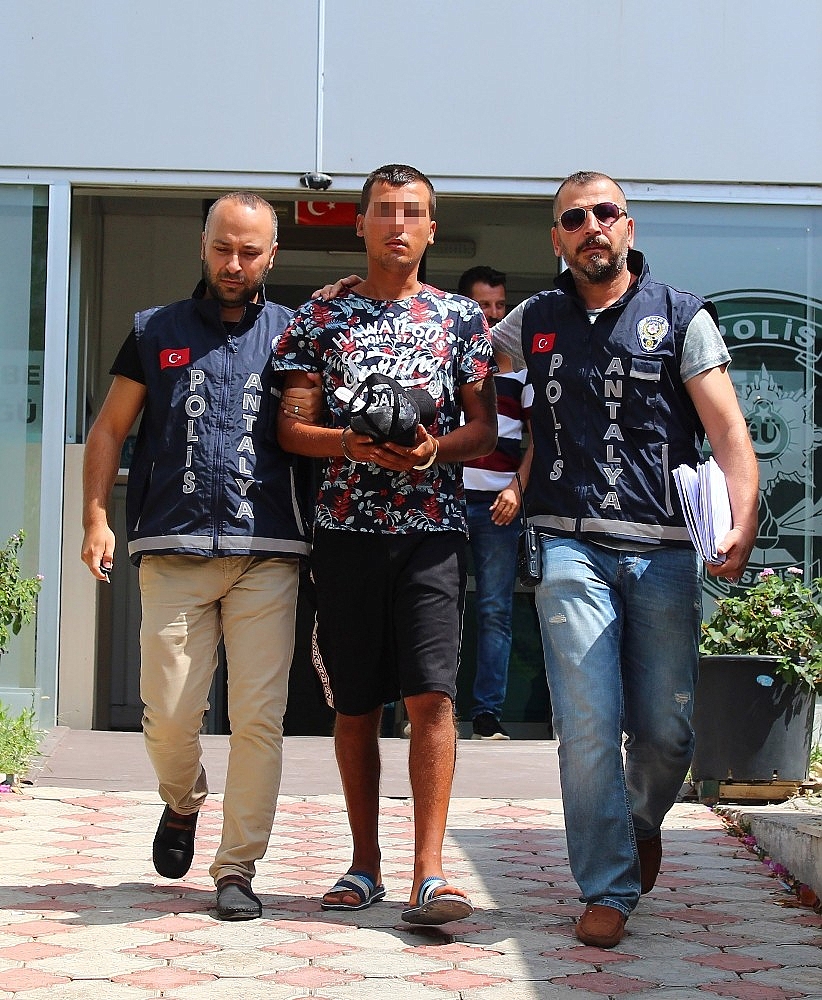 Antalya'da iş yeri faresi güvenlik kamerasına takıldı! (Videolu)