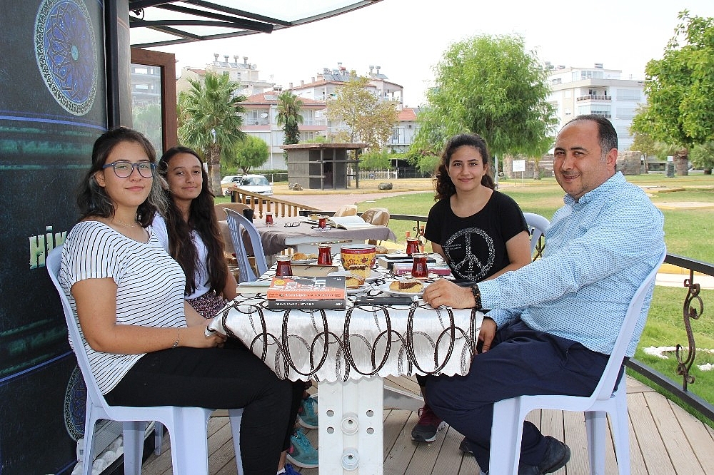 Antalya'da 'Millet Kıraathanesi' açıldı