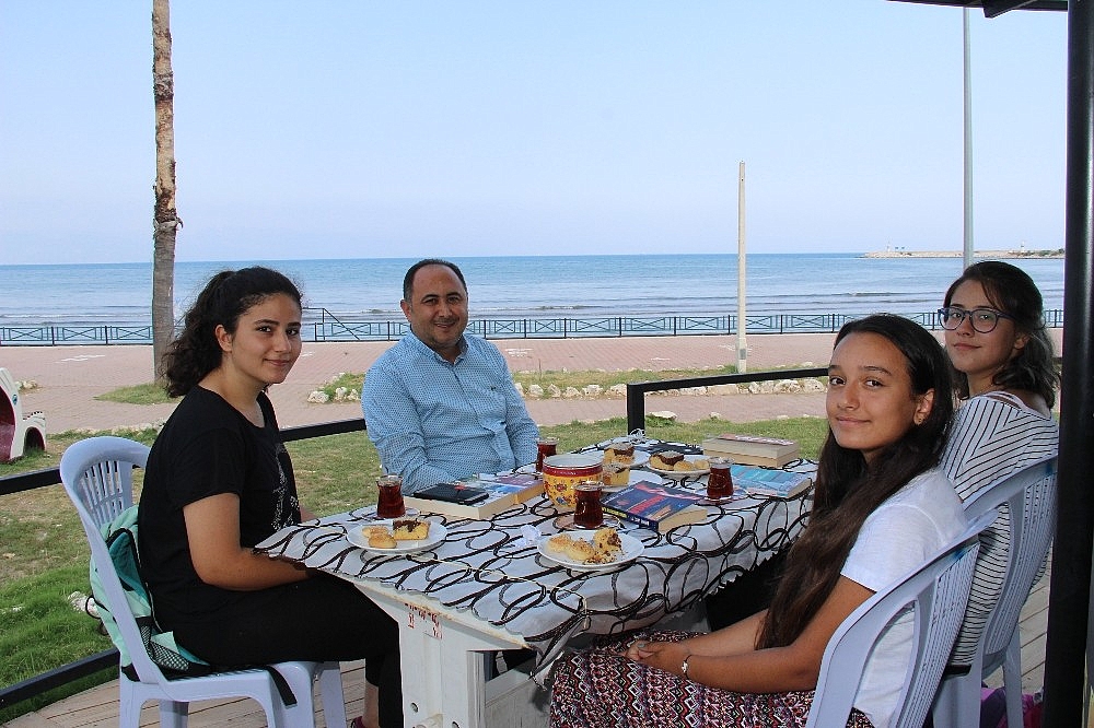 Antalya'da 'Millet Kıraathanesi' açıldı