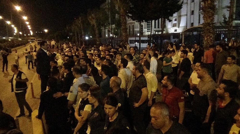Antalya'da seçim gecesinde çıkan olaylara tutuklama! (Videolu)