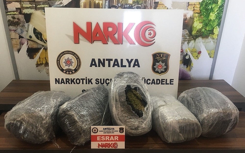 Antalya'da uyuşturucu operasyonu: 3 kişi tutuklandı!