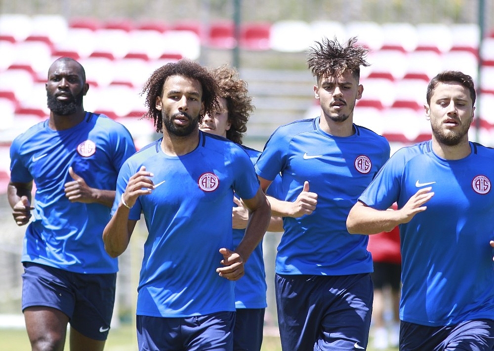 Antalyaspor dayanıklılık antrenmanı yaptı