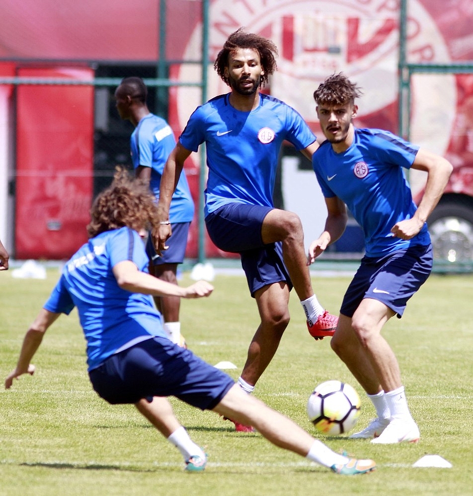 Antalyaspor dayanıklılık antrenmanı yaptı