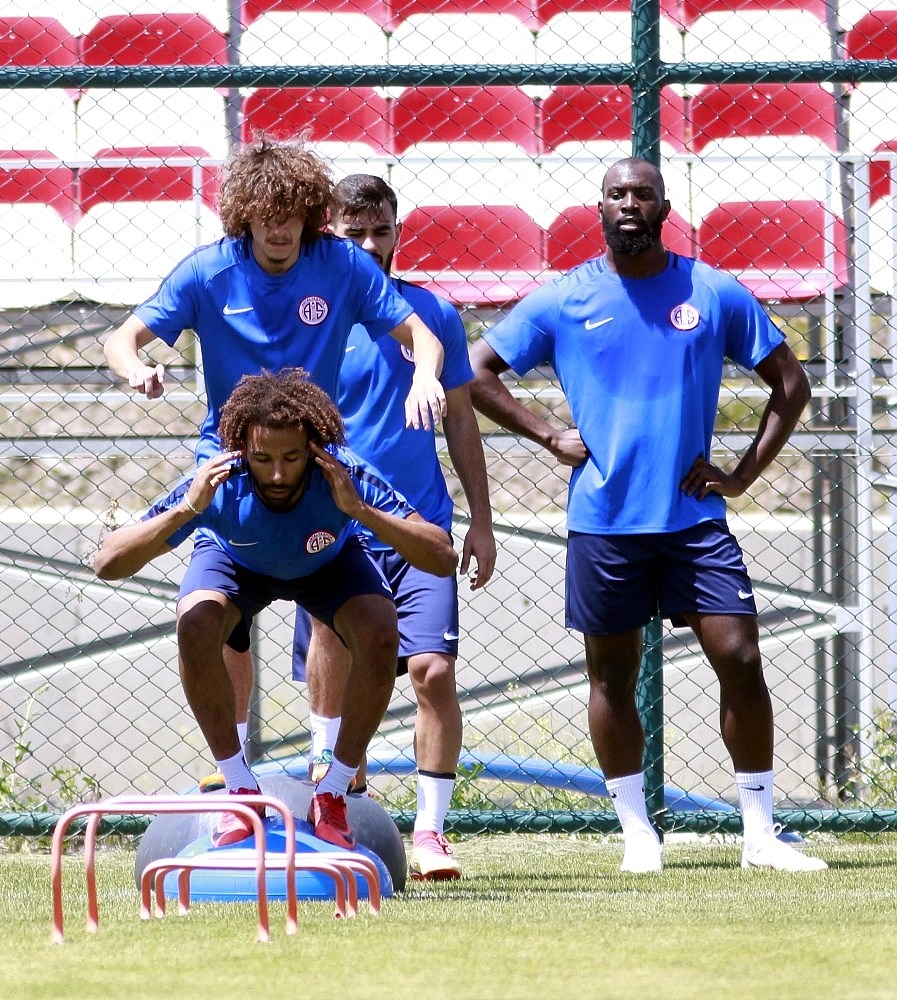 Antalyaspor dayanıklılık antrenmanı yaptı
