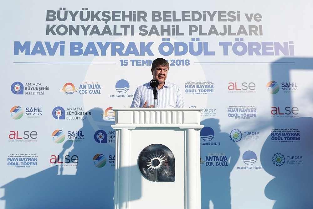 Başkan Türel: "Çevrecilik Konyaaltı'na Mavi Bayrak çekmektir"