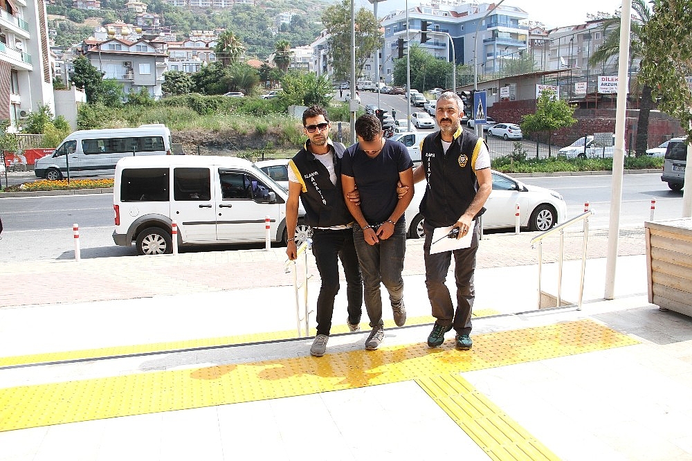 Çalıştığı iş yerinden 250 bin TL çaldığı iddia edilen muhasebeci gözaltına alındı!