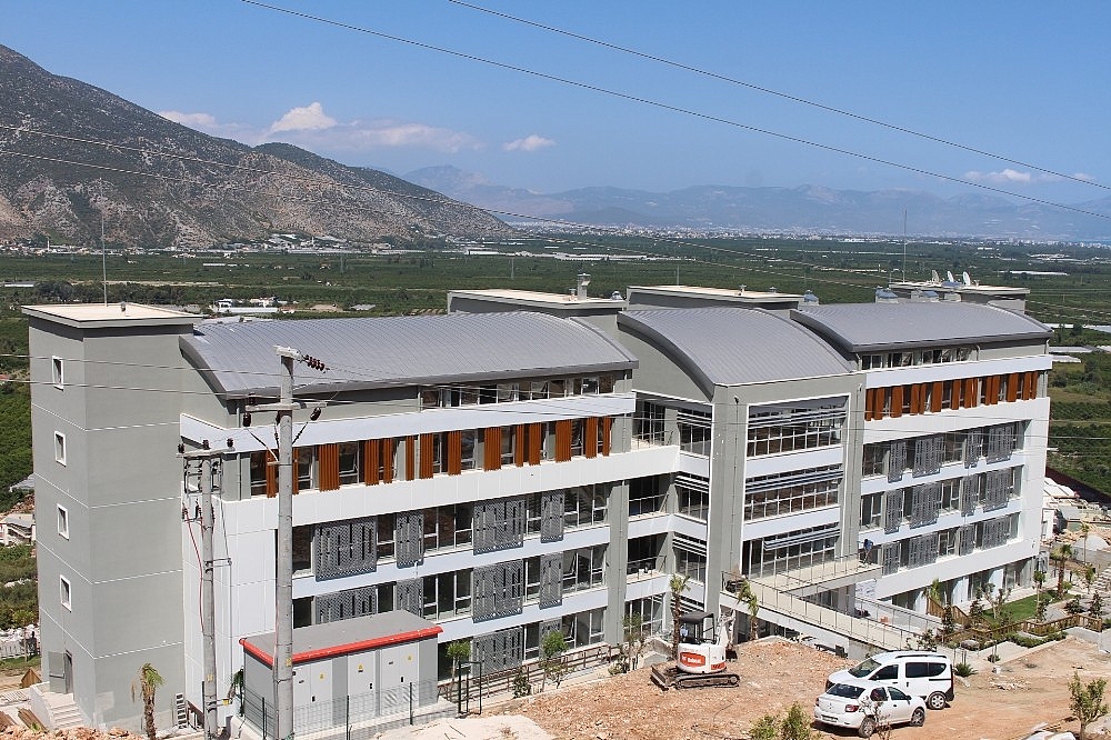 Finike Çocuk ve Gençlik Evi inşaatı tamamlandı