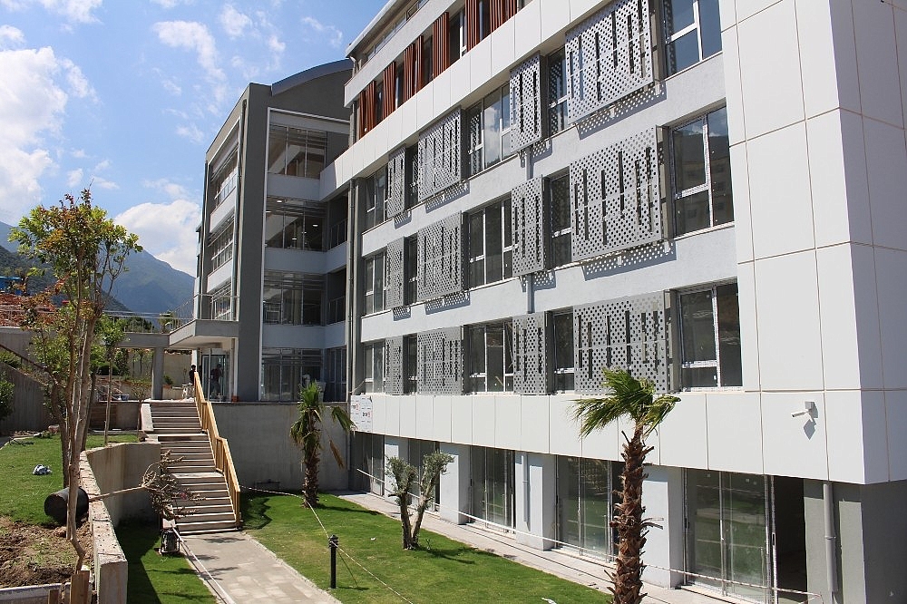 Finike Çocuk ve Gençlik Evi inşaatı tamamlandı