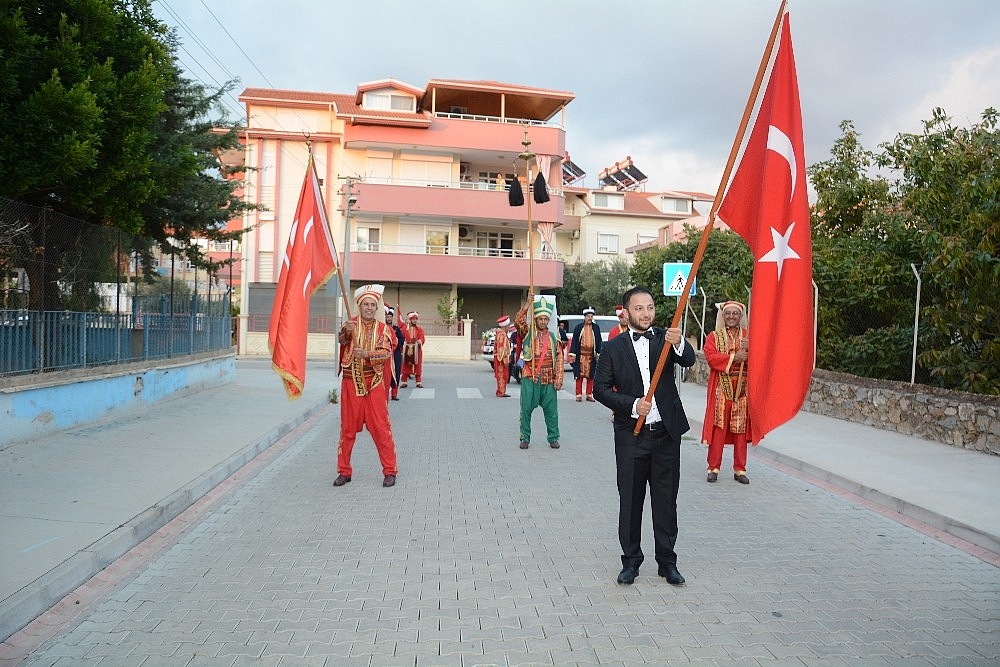 Gelini mehter takımıyla aldı