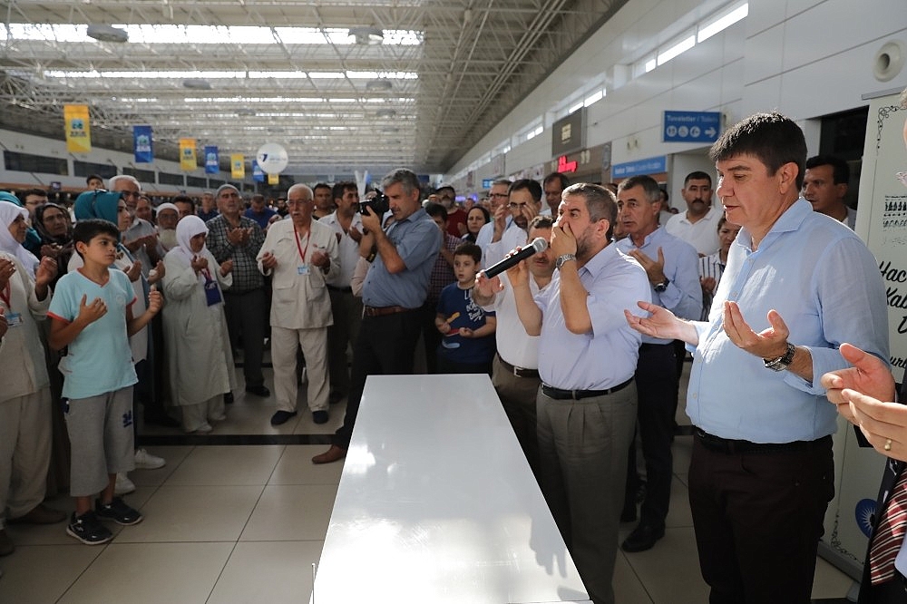 Hacı adayları kutsal topraklara uğurlandı