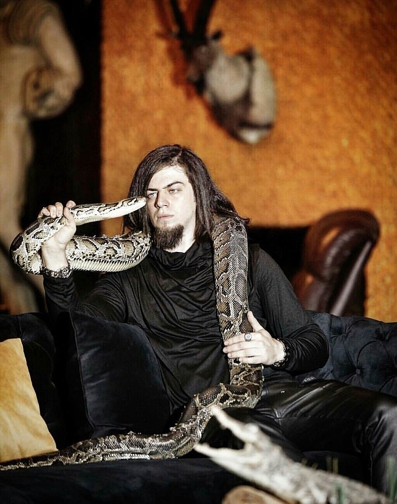 Kobranın ısırdığı illüzyonist Aref yoğun bakımda