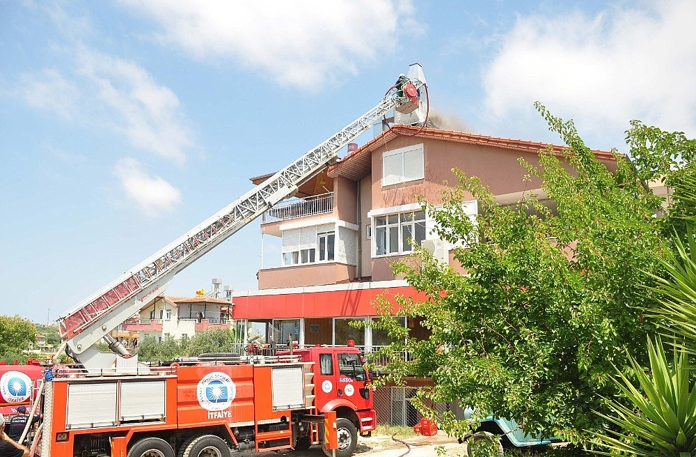 Kokoreççide çıkan yangın korkuttu!
