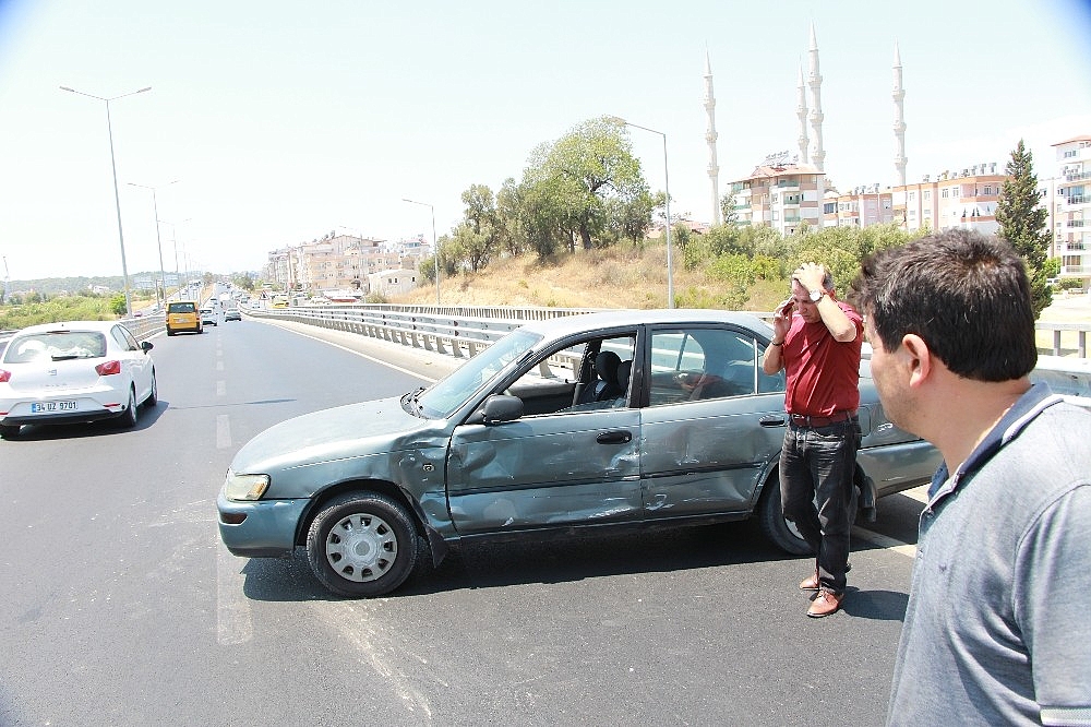 Manavgat'ta Köprülü kavşakta kaza!
