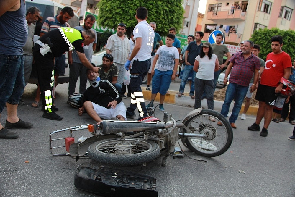 Manavgat'ta trafik kazası: 2 yaralı!