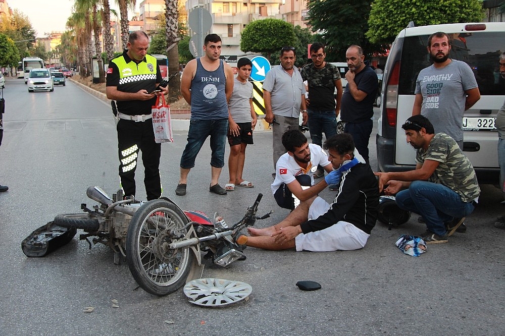 Manavgat'ta trafik kazası: 2 yaralı!