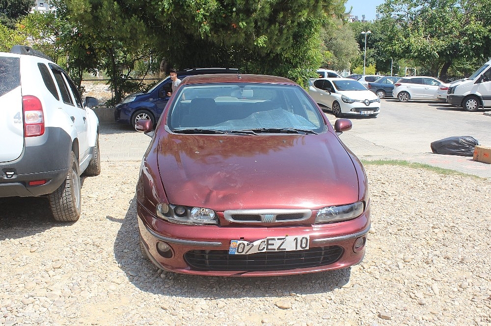 Park halindeki araç genç kızın hayatını kurtardı!