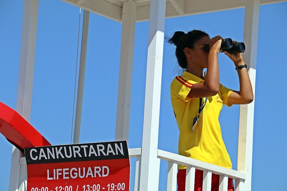 Suçluların korkulu rüyası 'kadın güvenlikçiler'