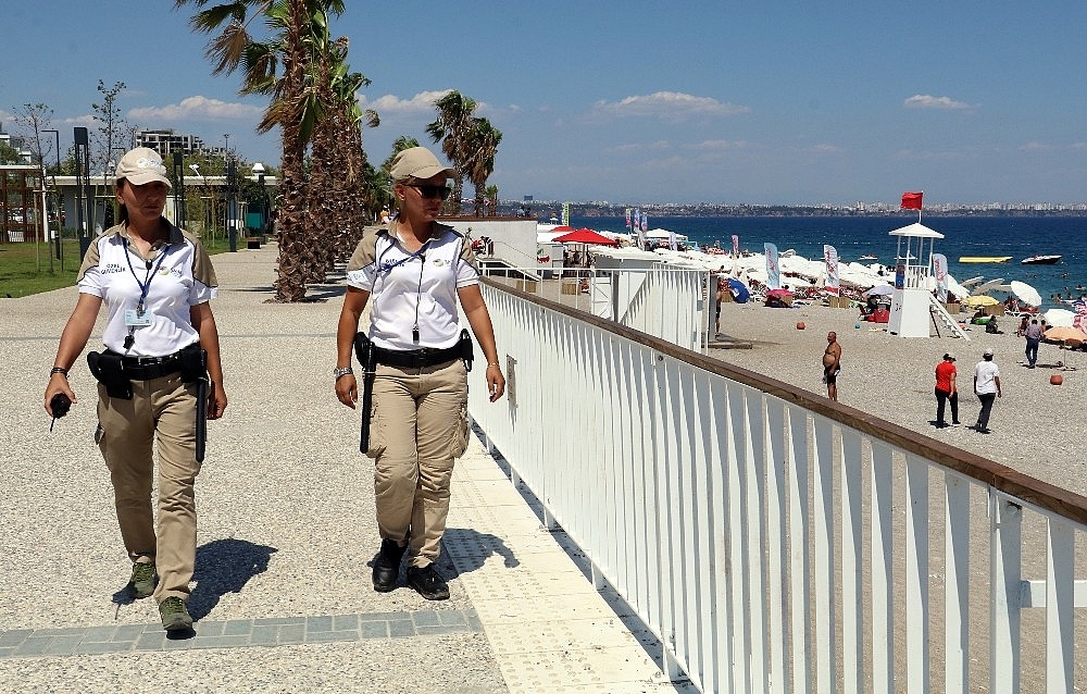 Suçluların korkulu rüyası 'kadın güvenlikçiler'