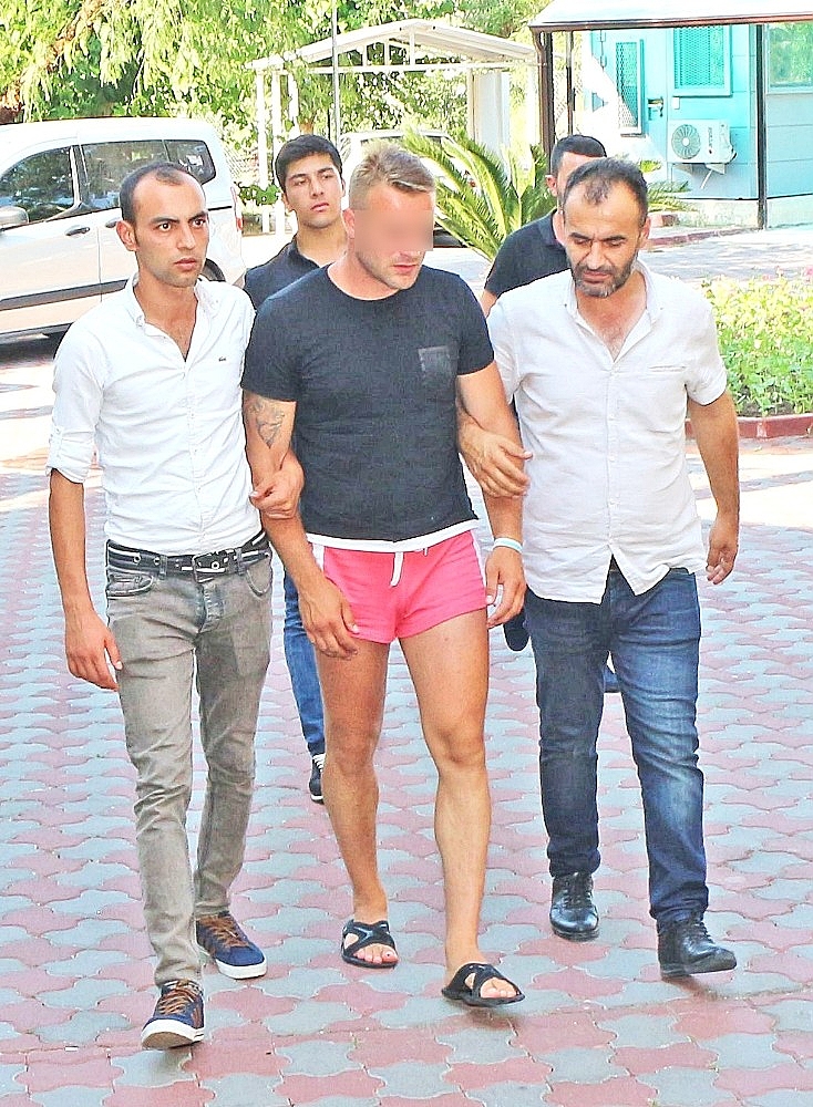 Temmuz sıcağında kürk çalan Rus turist yakalandı!