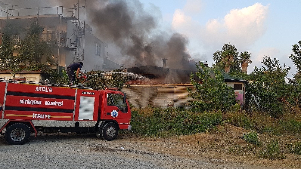 Gecekondu yangını korkuttu!