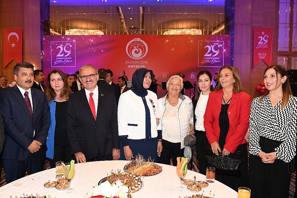 Antalya protokolü resepsiyonda buluştu