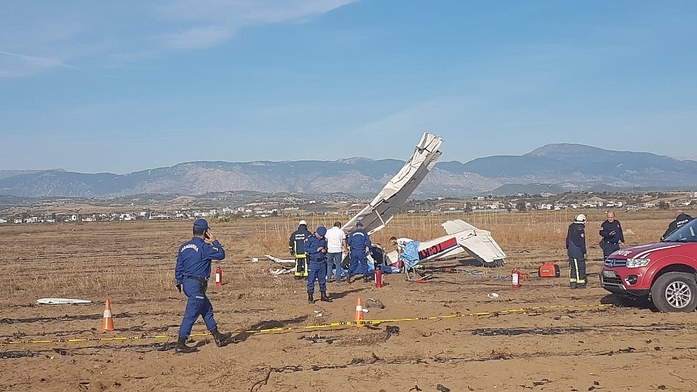 Antalya'da eğitim uçağı düştü!