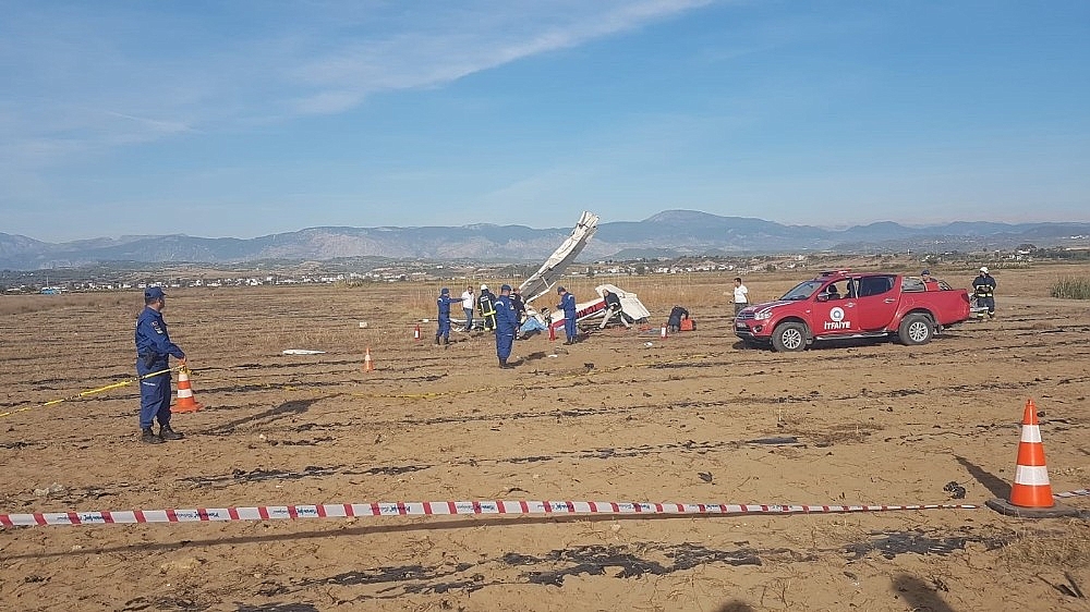 Antalya'da eğitim uçağı düştü!