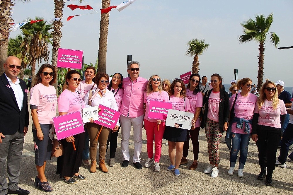 Antalya'da kadınlardan pembe yürüyüş