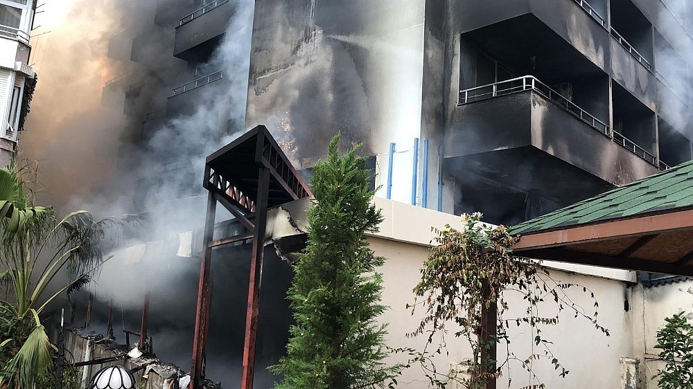 Antalya'da otel yangını!