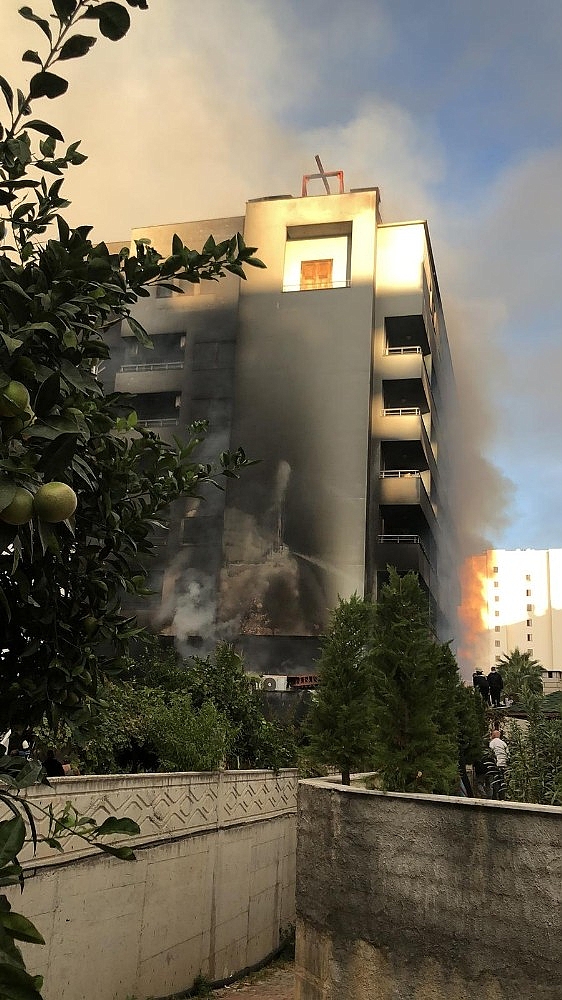 Antalya'da otel yangını!