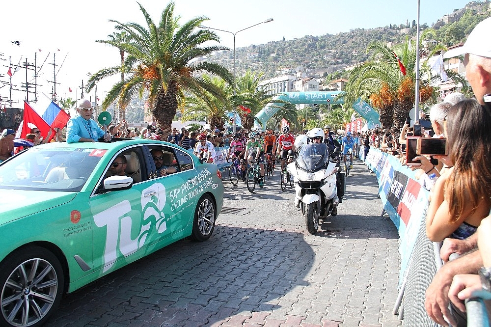 Cumhurbaşkanlığı Bisiklet Turu Alanya-Antalya etabı başladı (Videolu)