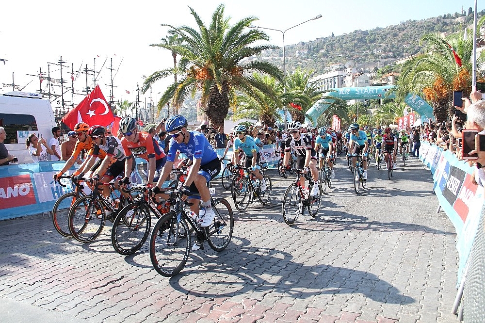 Cumhurbaşkanlığı Bisiklet Turu Alanya-Antalya etabı başladı (Videolu)
