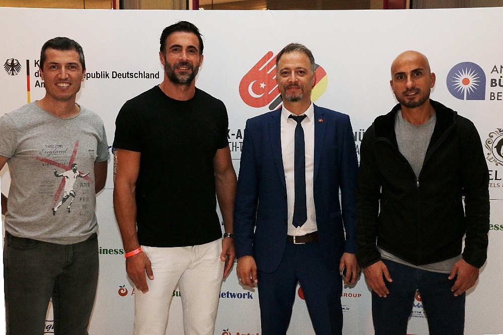 'Efsaneler' açılış kokteylinde buluştu