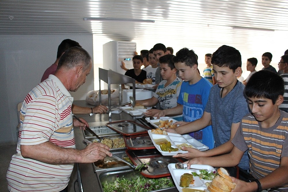 Finike Çocuk ve Gençlik Evi öğrencilerini ağırlıyor