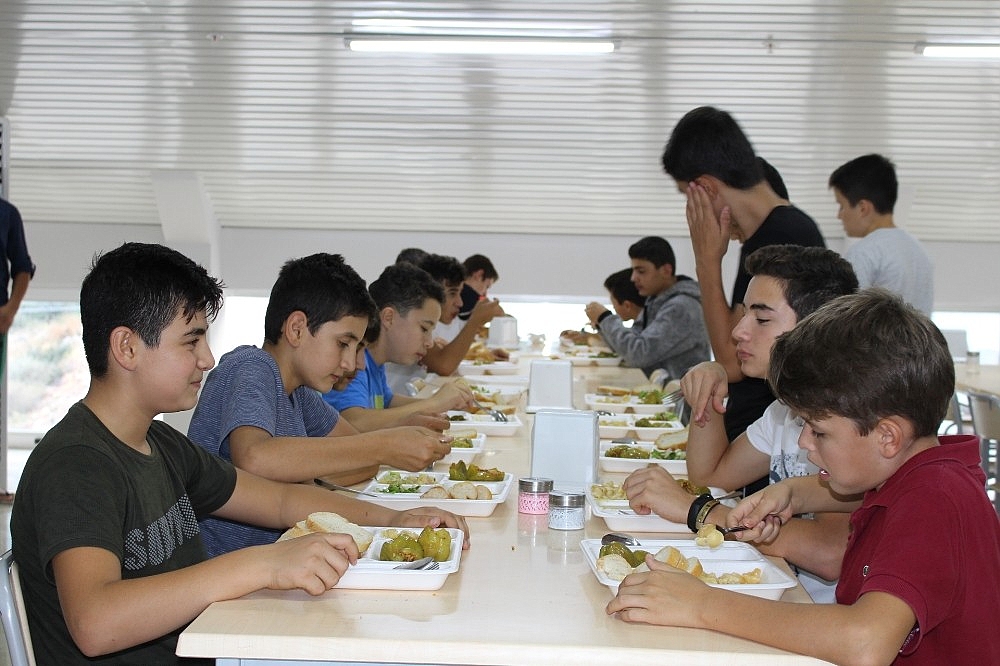 Finike Çocuk ve Gençlik Evi öğrencilerini ağırlıyor
