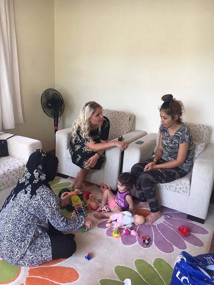 Rus gelin ihtiyaç sahiplerine umut oldu