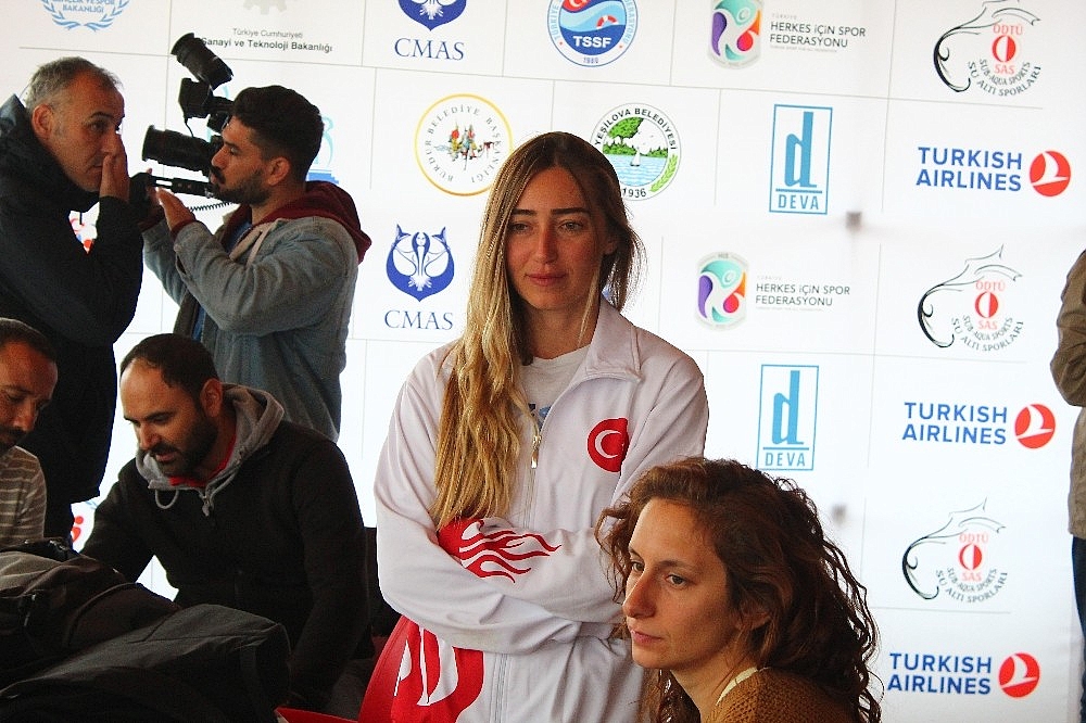 Şahika Ercümen'in dünya rekoru denemesine fırtına engeli ( Videolu)