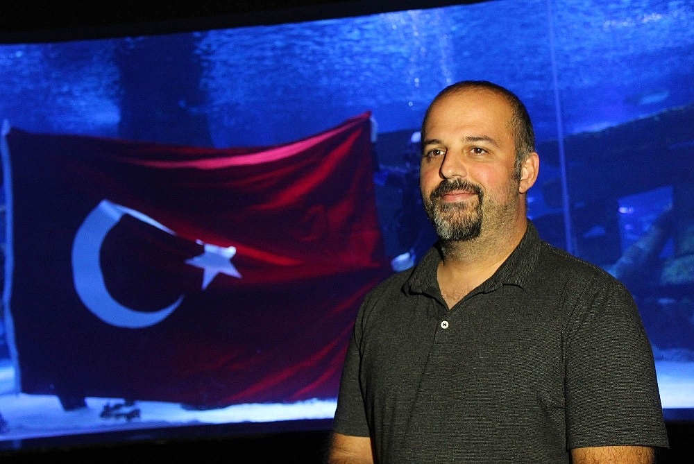Vatozlar arasında Türk bayrağı açtılar