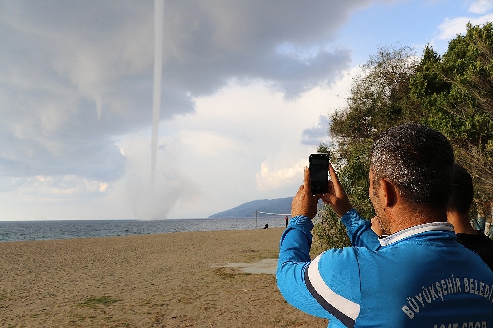 Antalya'da hortum dehşeti! (Videolu)
