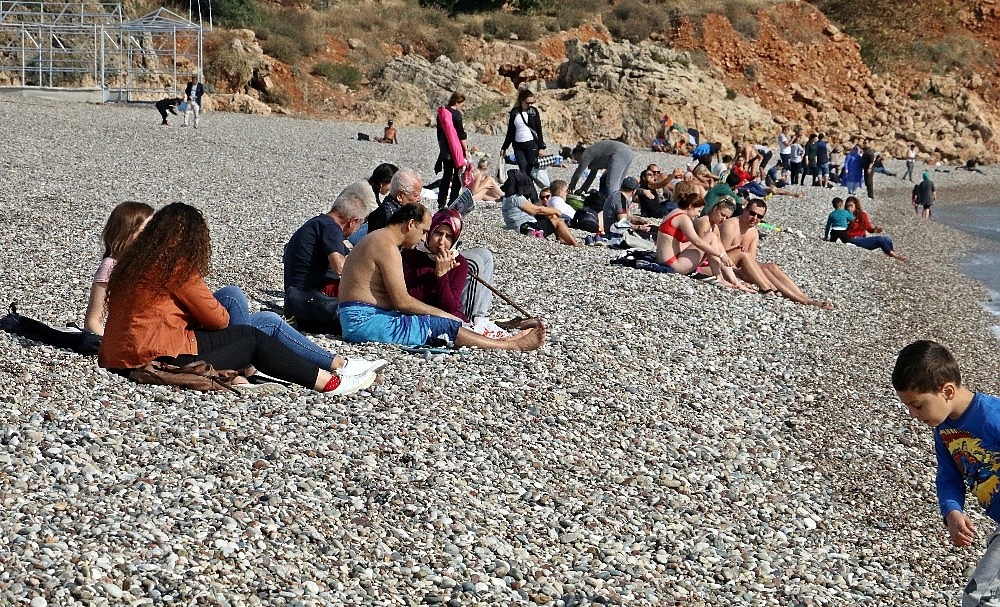 Antalya'da Kasım sonunda deniz keyfi