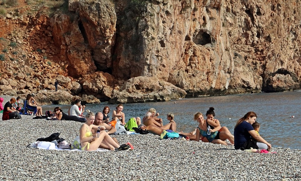Antalya'da Kasım sonunda deniz keyfi