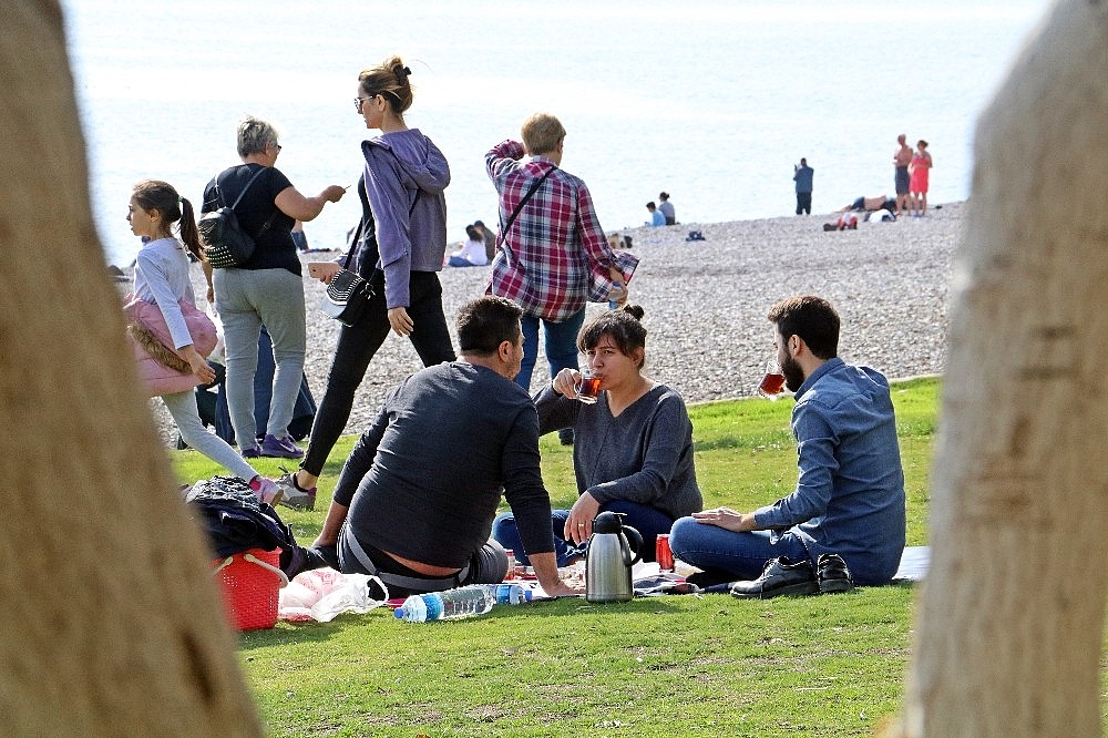 Antalya'da Kasım sonunda deniz keyfi