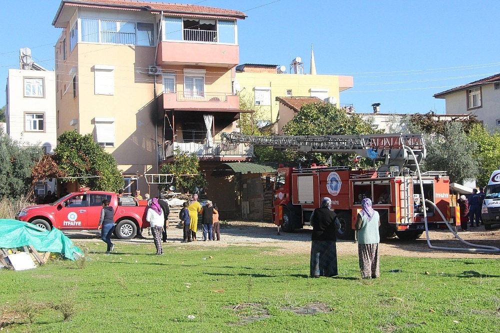 Antalya'da korkutan ev yangını!